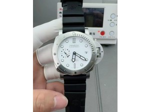 PAM2223 Luminor Submersible 42mm VSF Best Edition White Dial on Rubber Strap P900 Clone