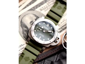 PAM1055 Luminor Submersible 42mm Verde Militare VSF 1:1 Best Edition on Green Rubber Strap P.900 Clone
